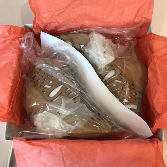 NIB Sole Society Juniper laser cut heels 8 - Picture 4 of 4